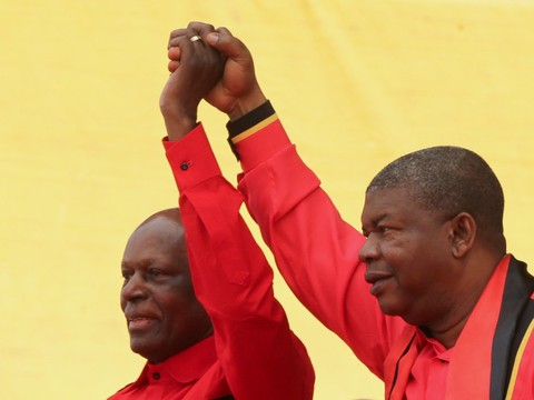 Les Angolais choisissent un successeur au président dos Santos