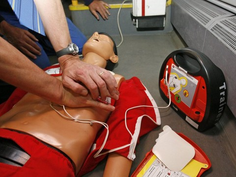 Les Suisses surestiment leur capacité à donner les premiers soins