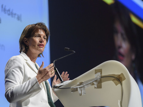 Doris Leuthard veut des infrastructures dans 4 ans pour la 5G