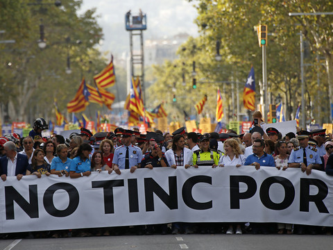 Barcelone: début d'une manifestation en réaction aux attentats