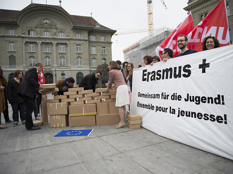 Une pétition de 10'000 signatures pour réintégrer Erasmus
