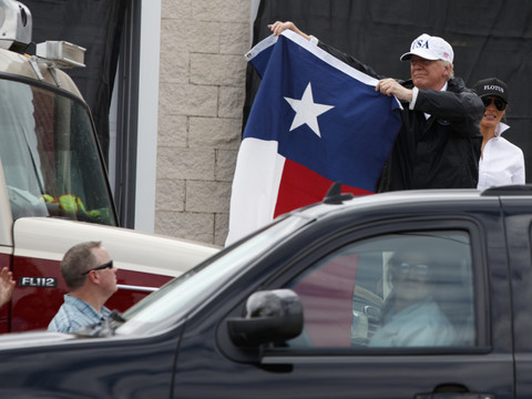 Au Texas, Donald Trump se pose en rassembleur face à Harvey