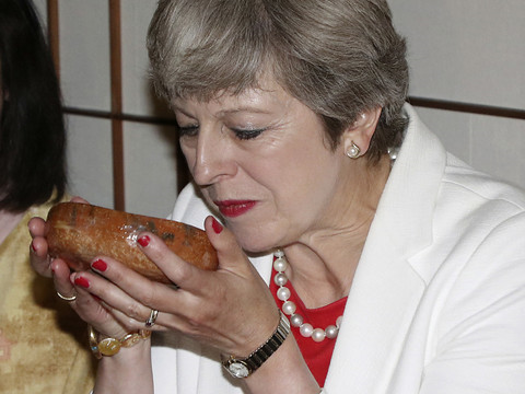 Theresa May veut rester au pouvoir jusqu'aux prochaines élections
