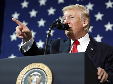 Trump réclame une vaste réforme fiscale mais reste avare en détails