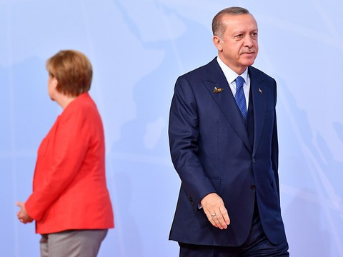 Ankara s'en prend à Merkel sur l'adhésion de la Turquie à l'UE