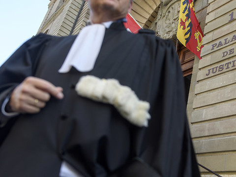 Jugé pour avoir tiré une rafale de fusil d'assaut sur sa nièce