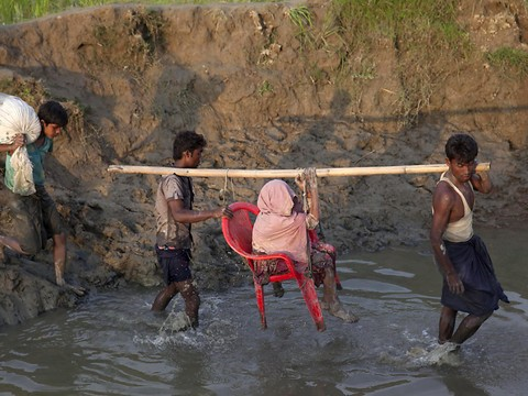 L'exode des Rohingyas birmans atteint un pic: 37'000 en un jour