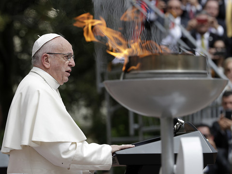 Le pape appelle à 