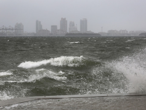 L'ouragan Irma s'abat sur Cuba et se dirige vers la Floride