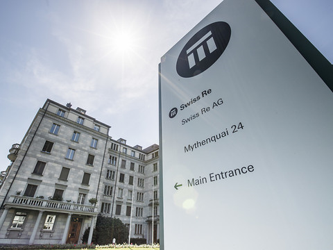 Swiss Re table sur une stabilisation des prix après les ouragans