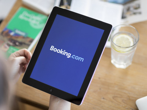 Monsieur Prix ouvre une procédure à l'encontre de booking.com