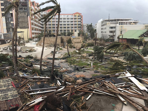 Macron au chevet de St-Martin et St-Barthélemy
