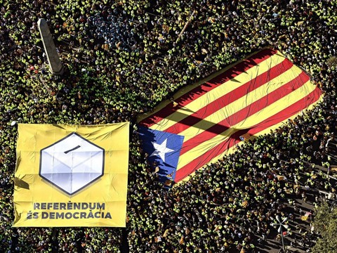 Espagne: la Cour constitutionnelle exclut un Etat catalan