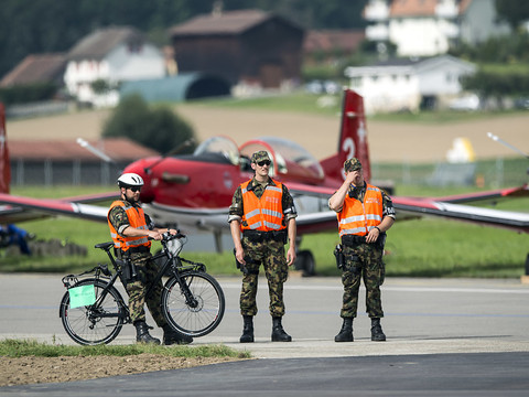 Un PC-7 de l'armée s'écrase dans les Alpes bernoises