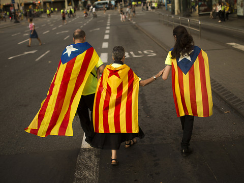Le parquet espagnol convoque et menace d'arrêter les maires catalans pro référendum