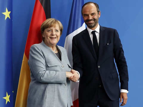 Merkel soutient les réformes de Macron en France et en zone euro