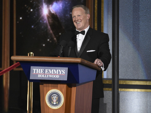 Donald Trump moqué aux Emmy Awards