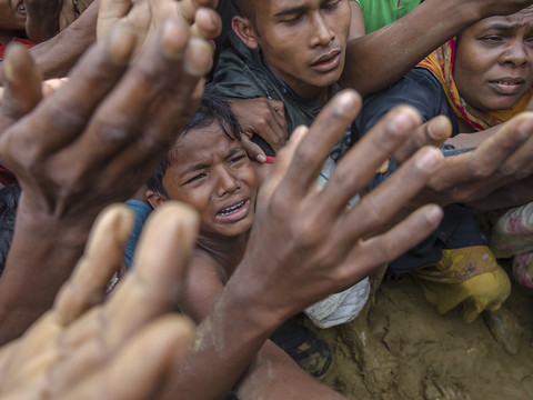 L'armée du Bangladesh à la rescousse dans la crise des Rohingyas