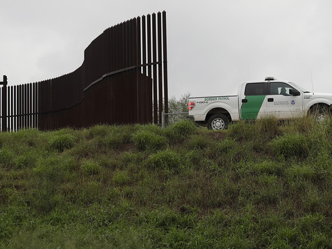 Plainte de la Californie contre un mur anti-immigration