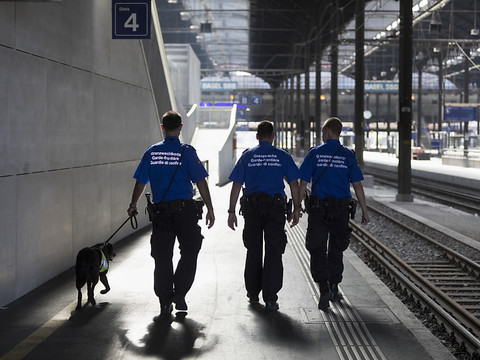 La Suisse devrait contribuer à une sécurité accrue des frontières extérieures de Schengen