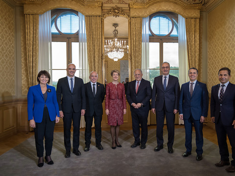 Le Conseil fédéral va se répartir les départements