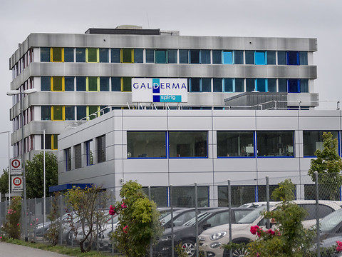 Galderma va transférer 90 emplois de Paris vers la Suisse