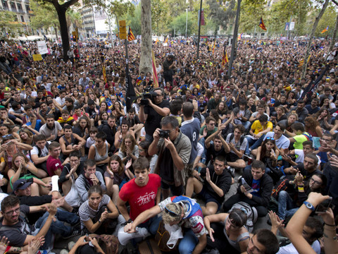 Référendum: les indépendantistes catalans restent mobilisés