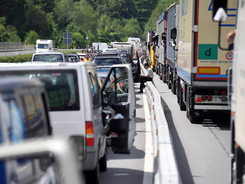 Dix kilomètres de bouchons au Tessin en direction du nord