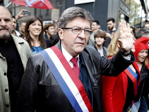 France: la gauche radicale défile contre le 