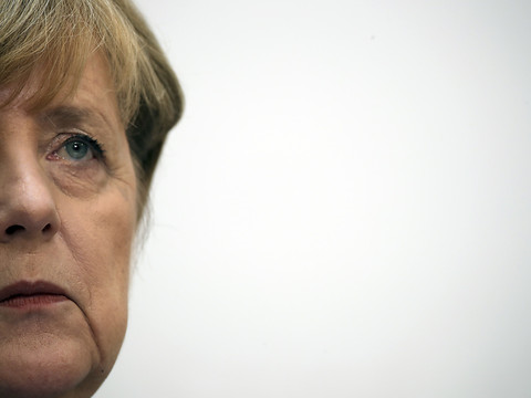 Merkel promet une majorité stable, la droite nationaliste divisée