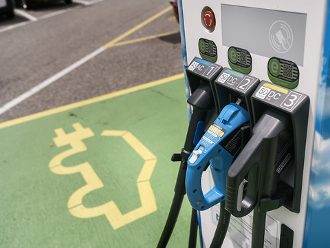 La Confédération doit acheter le plus souvent des véhicules électriques