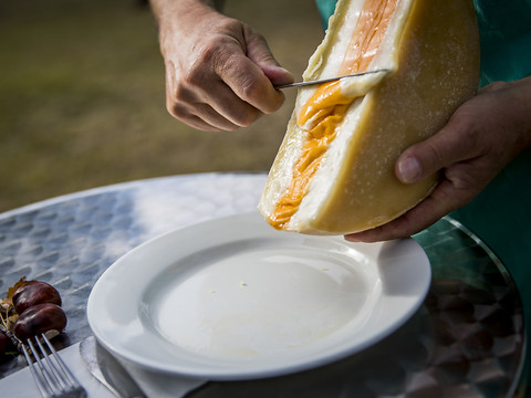 Le Valais invente la raclette aux trois saveurs