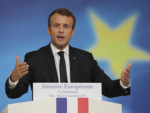 Emmanuel Macron propose de renforcer l'Europe de la défense