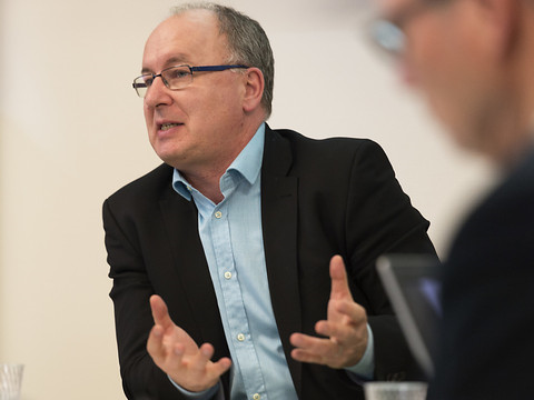 Pierre-Yves Maillard prend des mesures dans l'ambulatoire