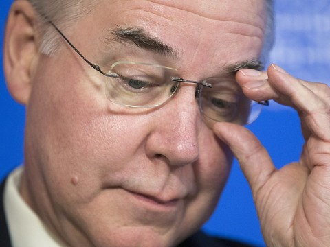 Démission du ministre de la Santé critiqué pour ses vols privés