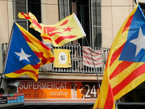 Des files d'attente se forment pour le référendum en Catalogne