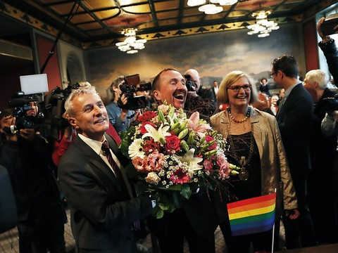 L'Allemagne célèbre ses premiers mariages homosexuels