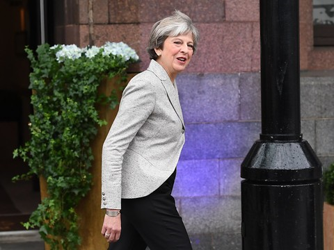 Theresa May veut reprendre la main au congrès des conservateurs