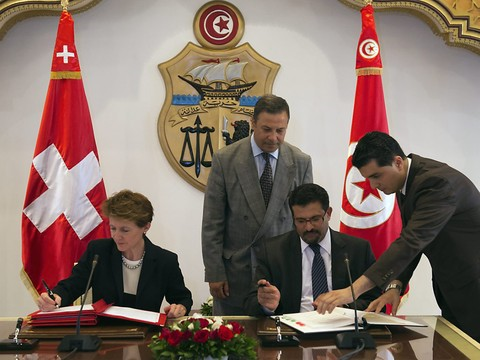Le sort des migrants évalué par Sommaruga à Tunis
