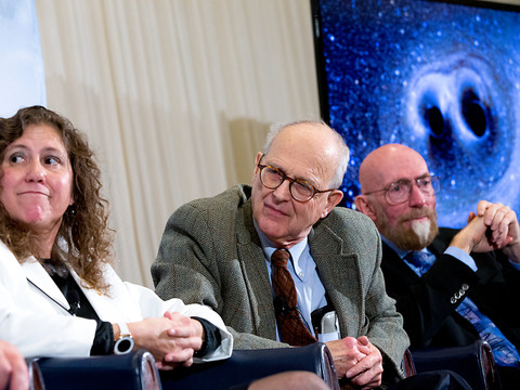 Le Nobel de physique aux découvreurs des ondes gravitationnelles