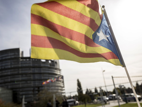 La justice suspend la session du Parlement catalan