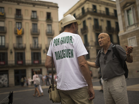 Crise en Catalogne: les Espagnols manifestent pour 