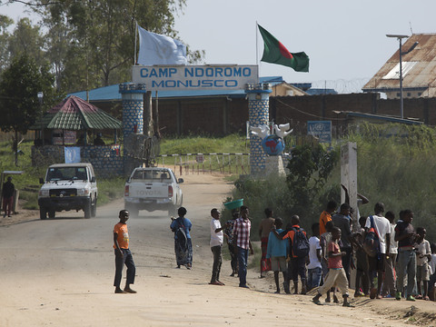 Une base de l'ONU attaquée dans l'est, un Casque bleu tué (ONU)