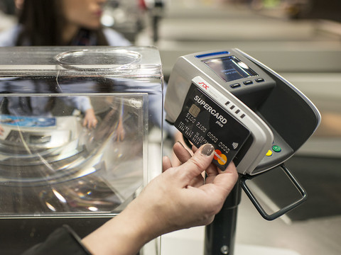 Les opérations sans liquide progressent au niveau mondial