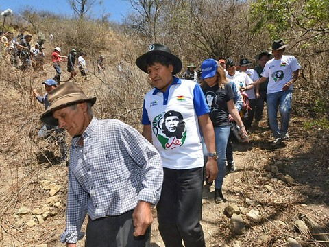 Bolivie: Evo Morales revendique la lutte du Che, 50 ans après sa mort