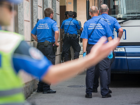 Chiasso: arrestation de deux individus présentant un risque
