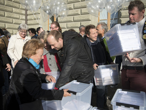 L'initiative pour la transparence déposée avec 109'598 signatures