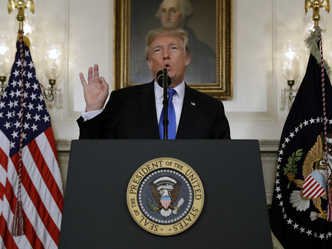 Trump annonce qu'il ne certifiera pas l'accord avec Téhéran