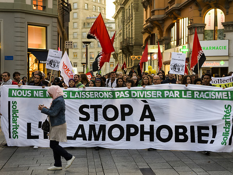 Plus de 500 personnes manifestent contre l'islamophobie à Lausanne