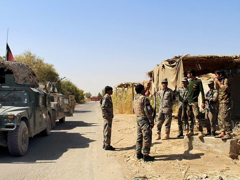 Au moins 43 soldats afghans tués dans l'attaque de leur base